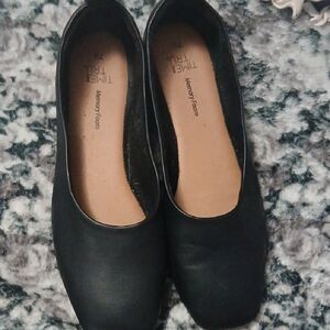 Time and Tru Black Flats Versatile Comfort
